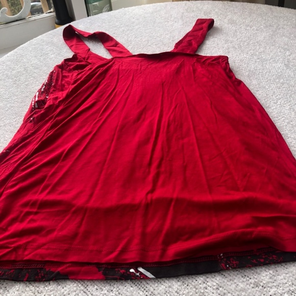 Red size med tank top by Kismet. N Ice summery tank top, nice round neckline - Picture 6 of 8